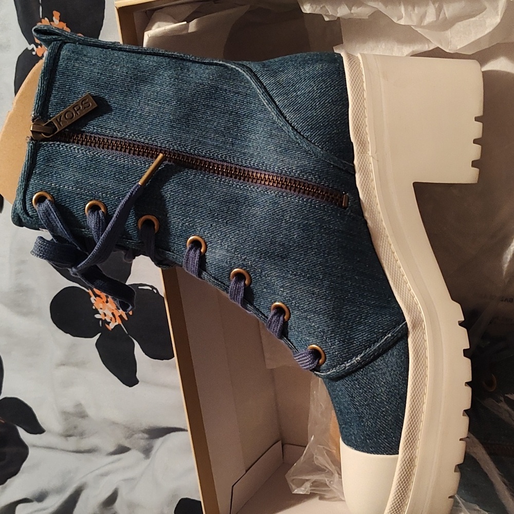 Michael Kors Bootie - Picture 3 of 4